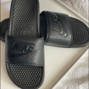 Nike Men’s Slides Size 9